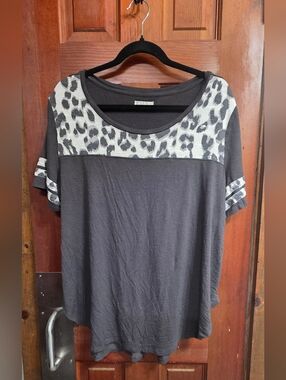 Women's Charcoal Gray Short Sleeve Top with Leopard Yoke